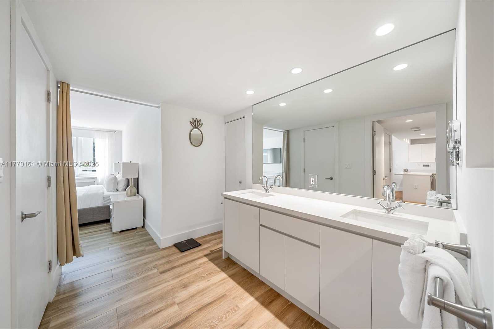 Small Image of 2301 COLLINS AVE #703, Miami Beach Number 13