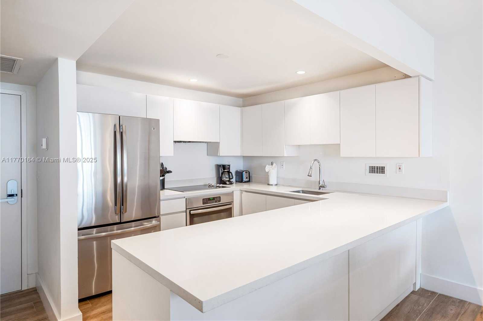 Small Image of 2301 COLLINS AVE #703, Miami Beach Number 15
