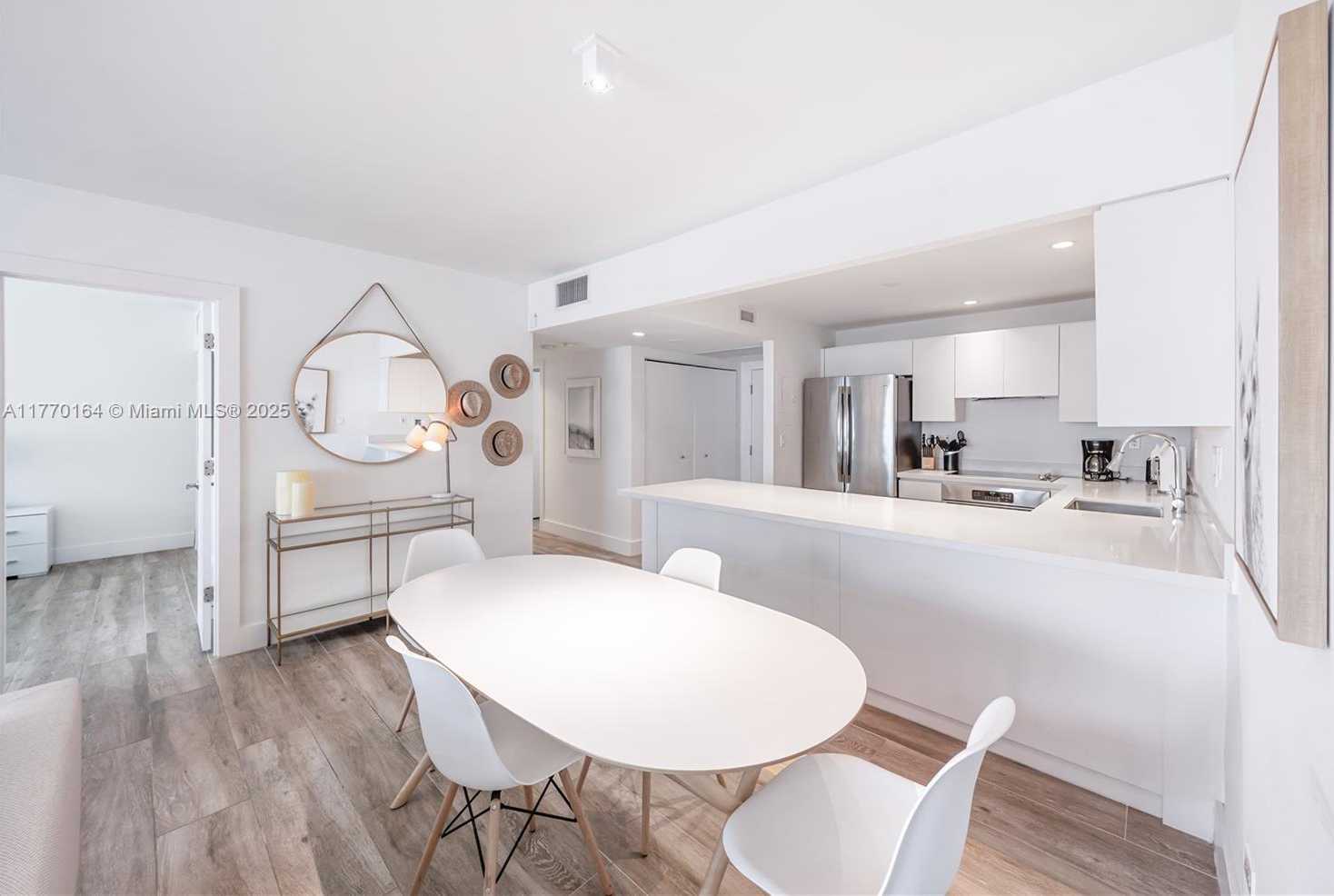 Small Image of 2301 COLLINS AVE #703, Miami Beach Number 3