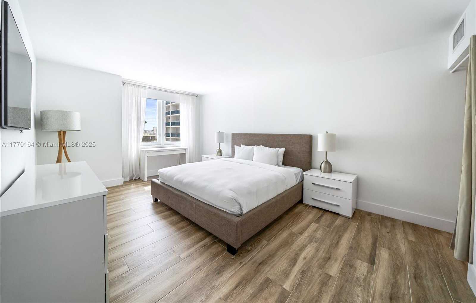 Small Image of 2301 COLLINS AVE #703, Miami Beach Number 8