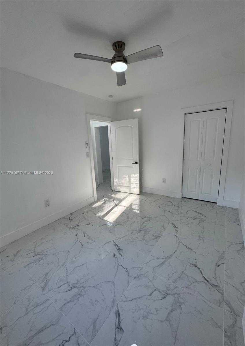 Small Image of 8340 CRESPI BLVD #18, Miami Beach Number 11