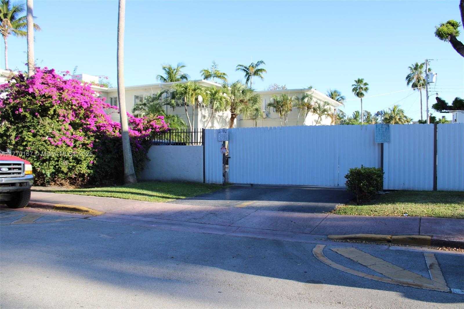 Small Image of 8340 CRESPI BLVD #18, Miami Beach Number 16