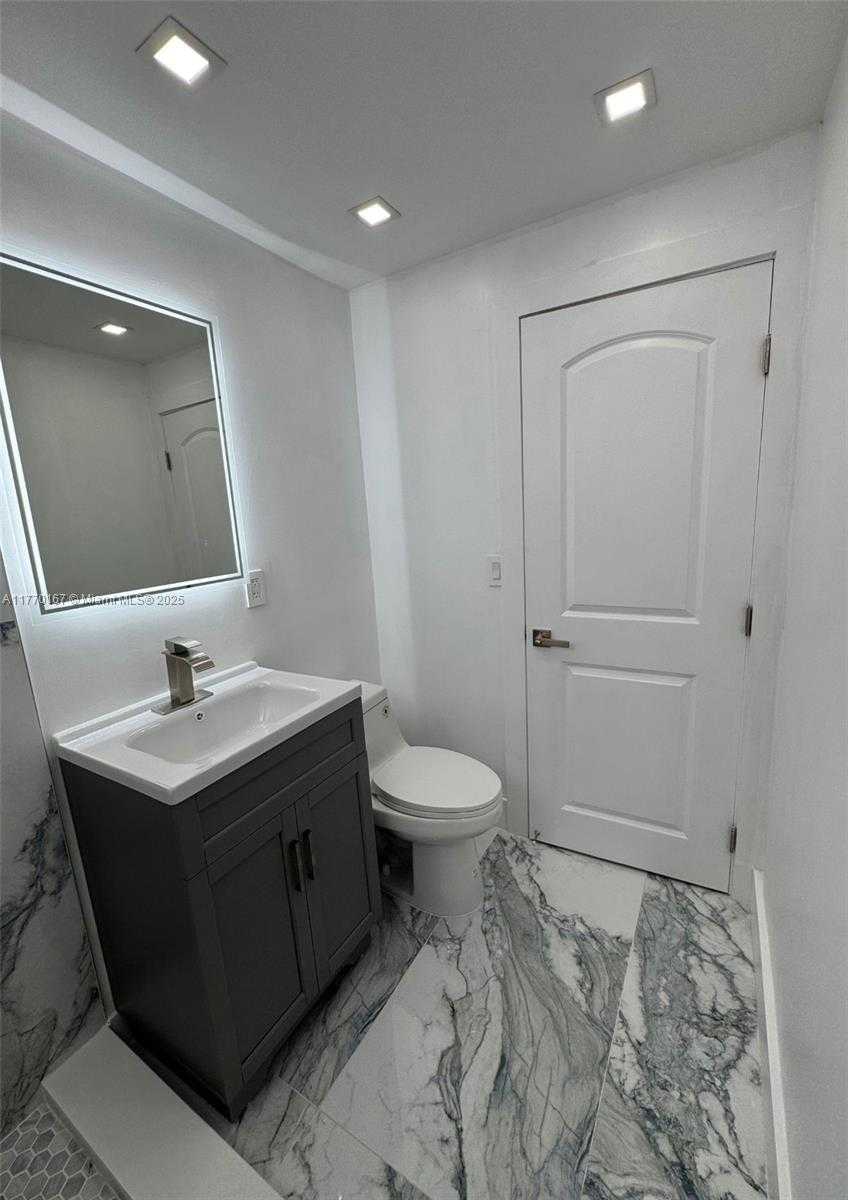 Small Image of 8340 CRESPI BLVD #18, Miami Beach Number 8