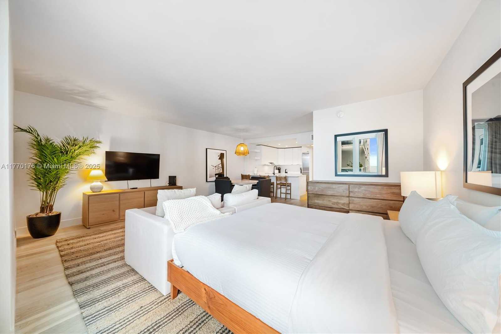 Small Image of 2301 COLLINS AVE #1123, Miami Beach Number 4