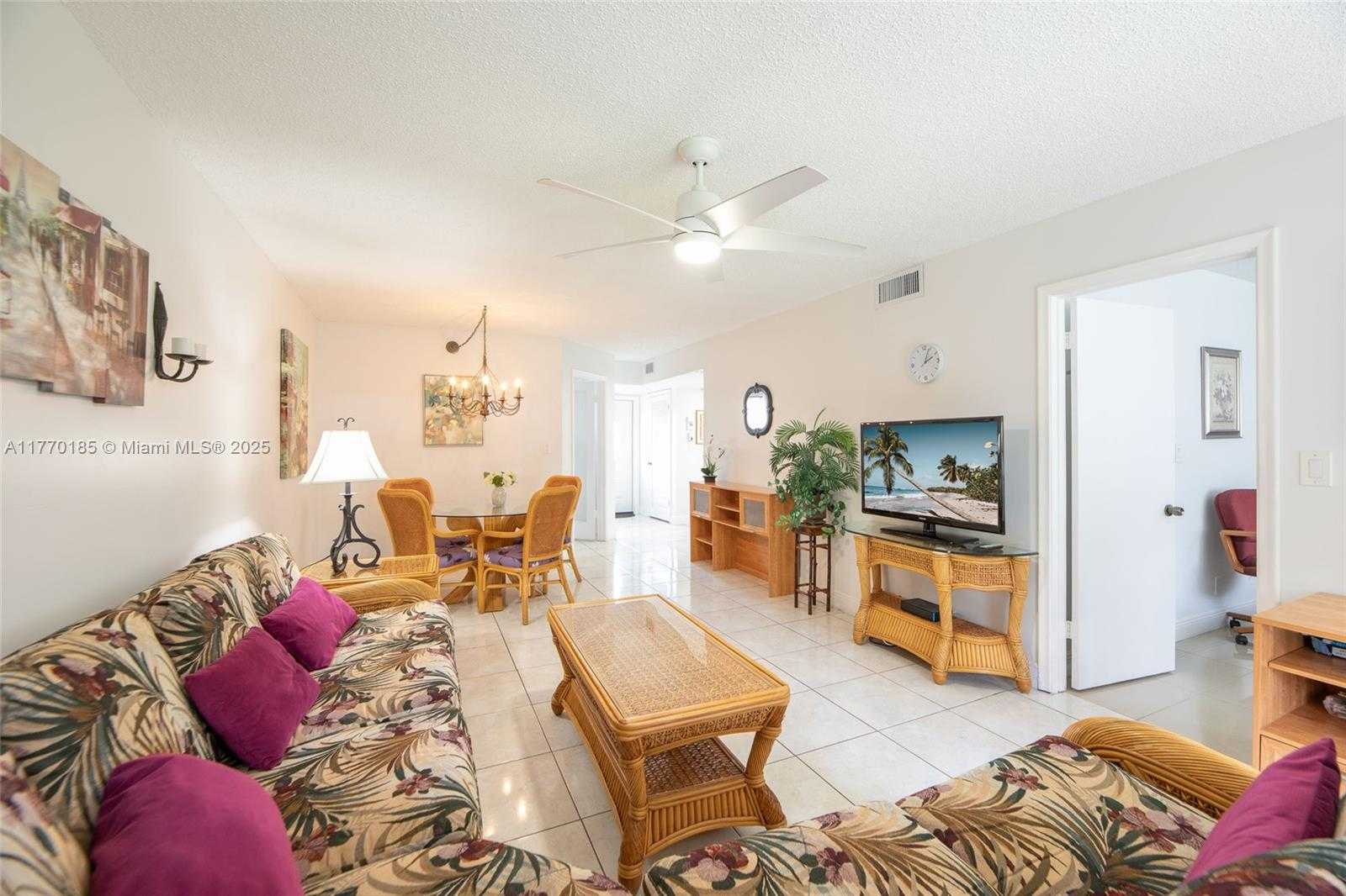 Small Image of 300 SOUTH HOLLYBROOK DR #64-306, Pembroke Pines Number 12