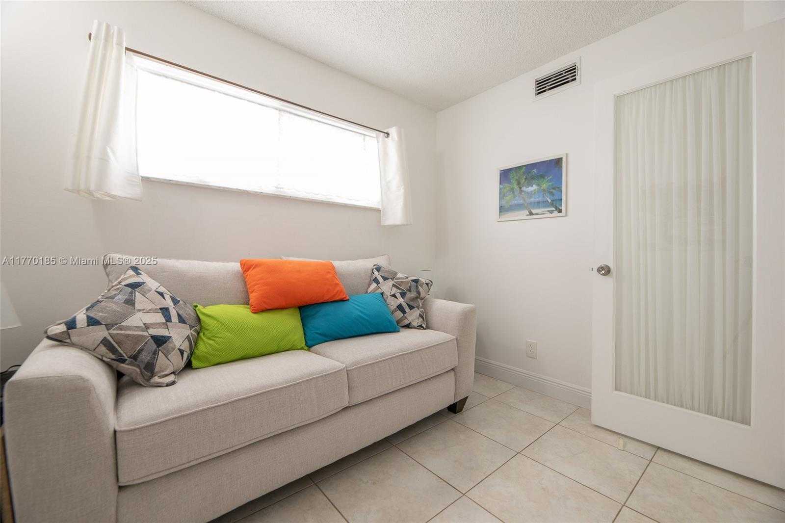 Small Image of 300 SOUTH HOLLYBROOK DR #64-306, Pembroke Pines Number 19
