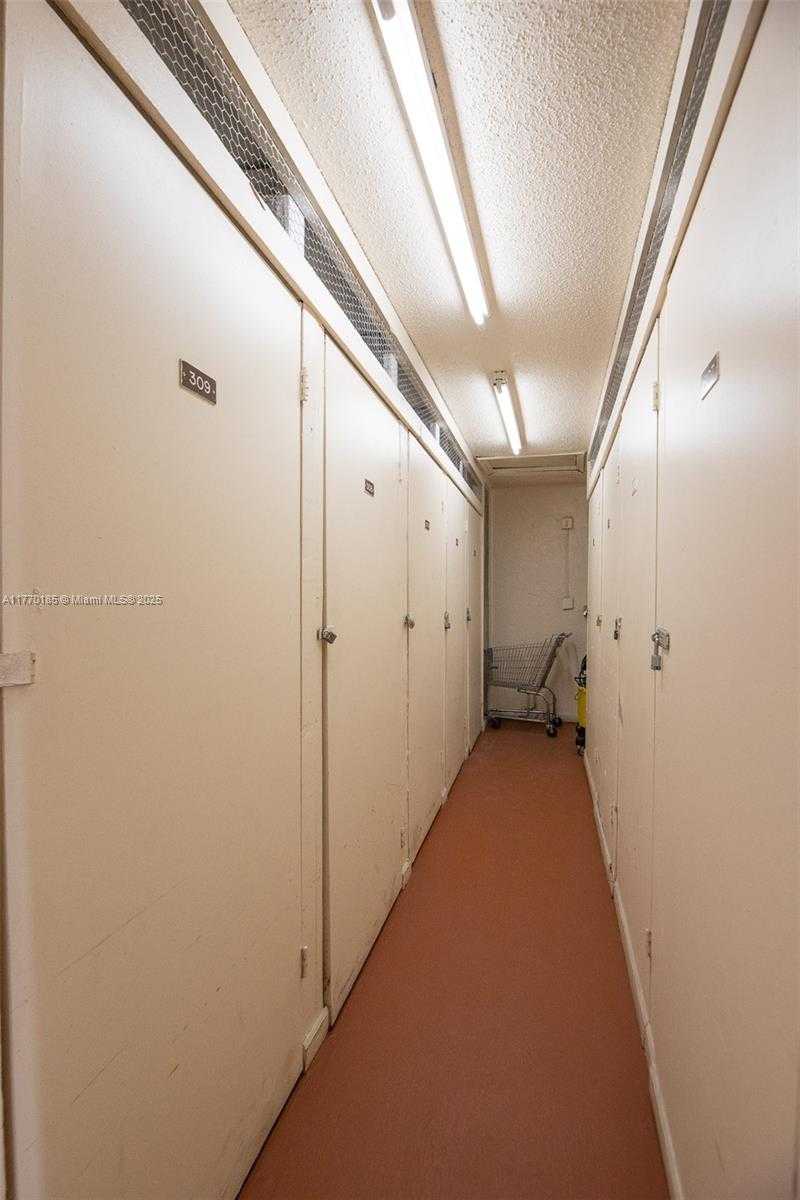 Small Image of 300 SOUTH HOLLYBROOK DR #64-306, Pembroke Pines Number 23