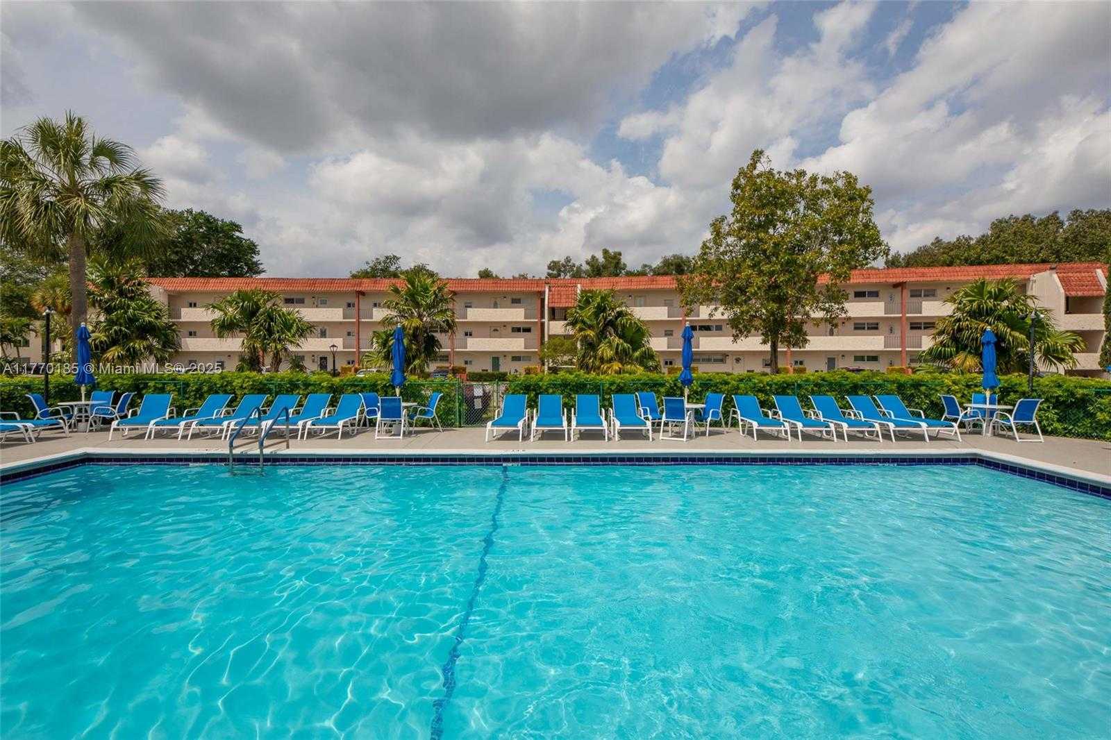Small Image of 300 SOUTH HOLLYBROOK DR #64-306, Pembroke Pines Number 25