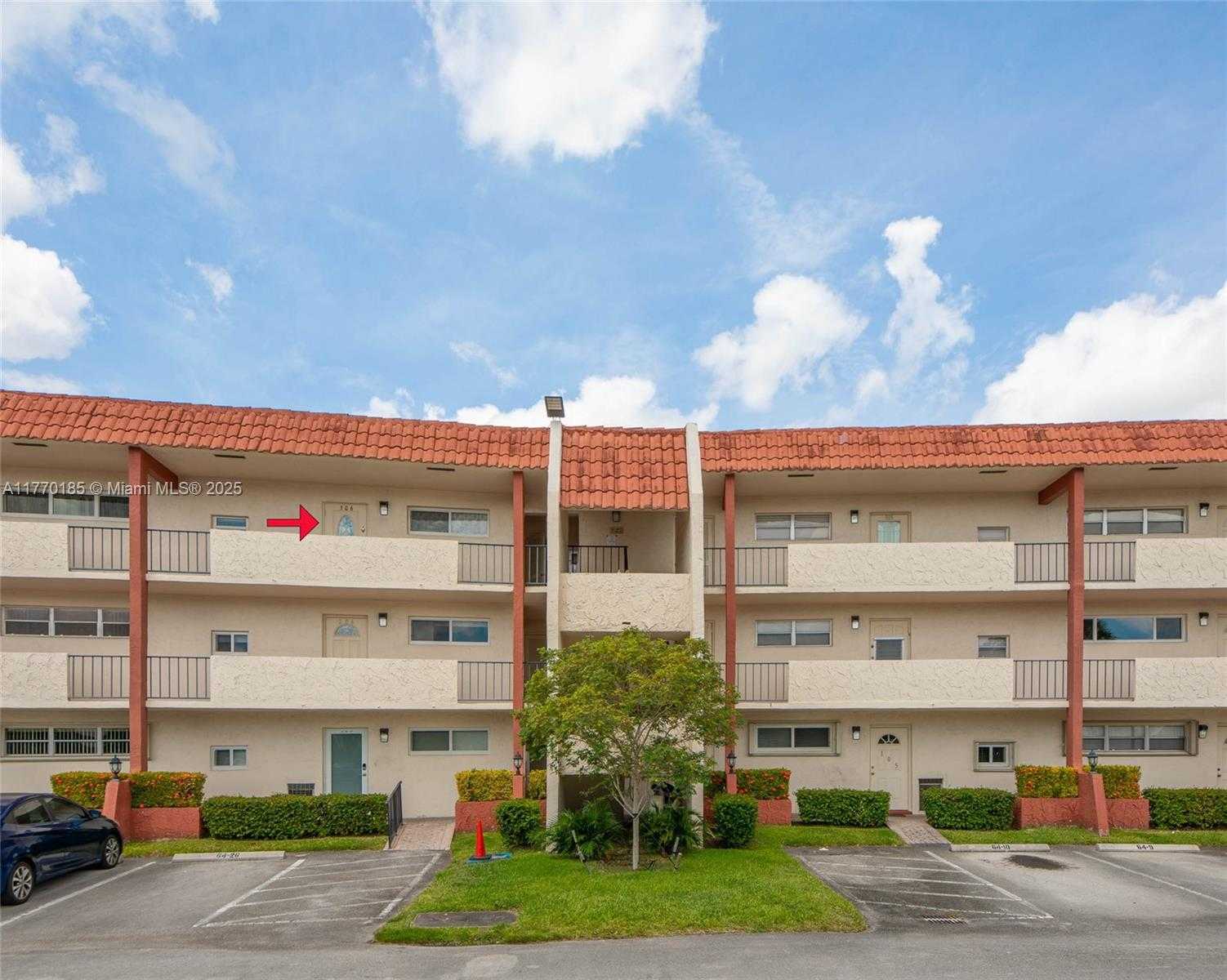 Small Image of 300 SOUTH HOLLYBROOK DR #64-306, Pembroke Pines Number 26