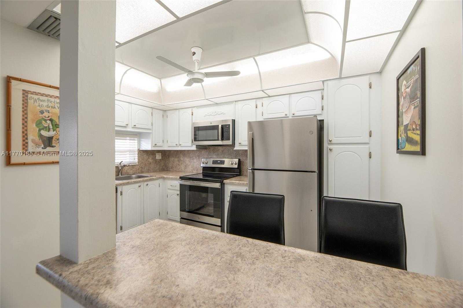 Small Image of 300 SOUTH HOLLYBROOK DR #64-306, Pembroke Pines Number 5