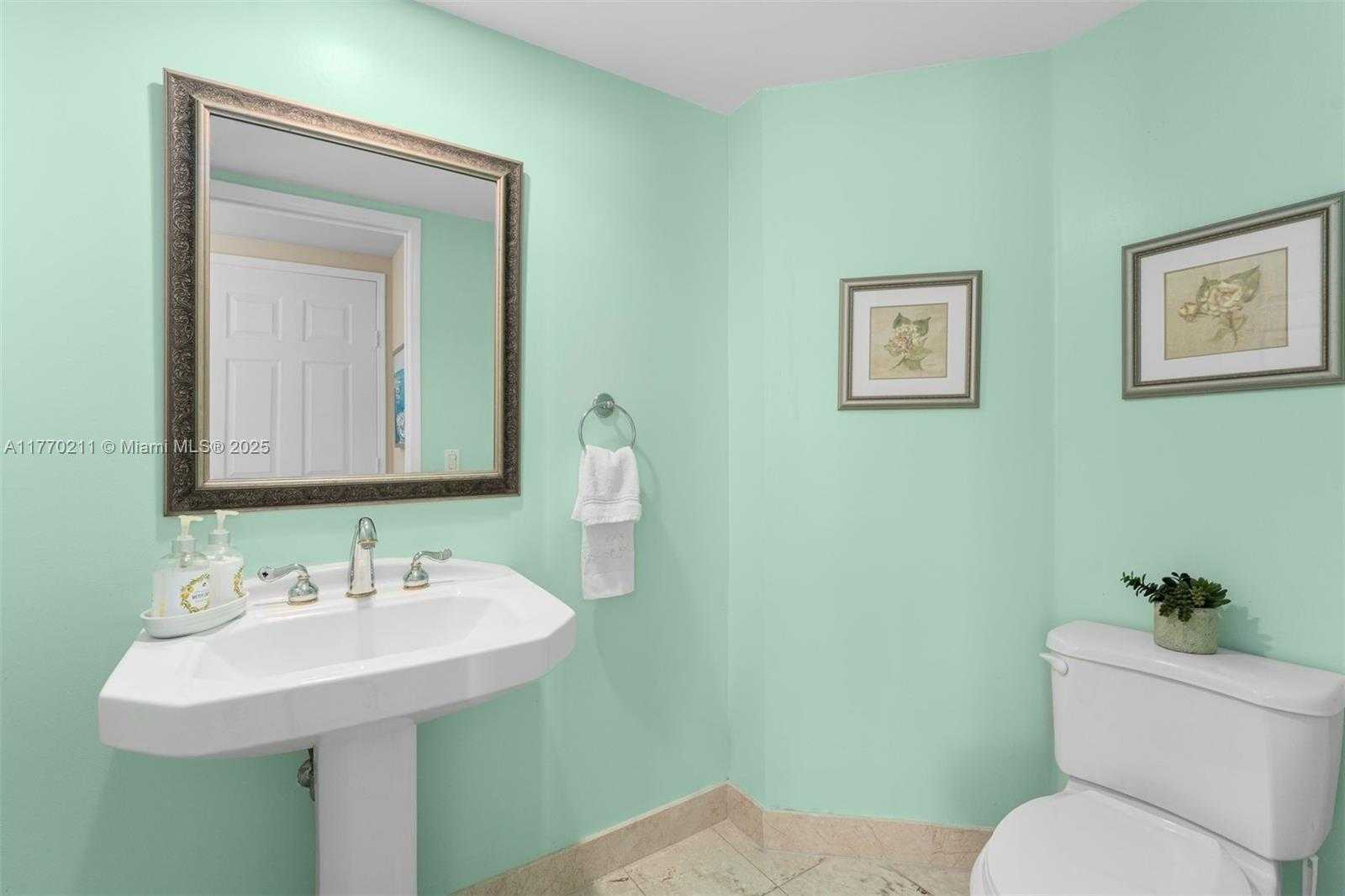 Small Image of 3370 HIDDEN BAY DR #1904, Aventura Number 11