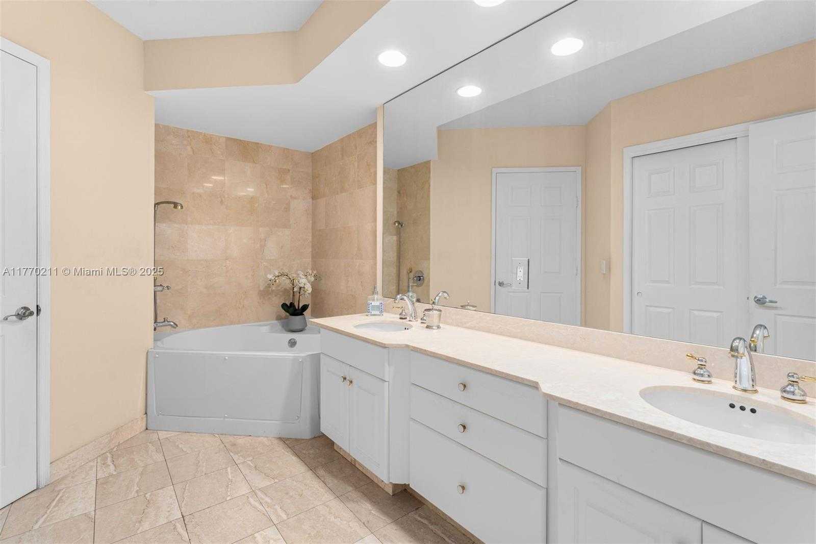Small Image of 3370 HIDDEN BAY DR #1904, Aventura Number 16