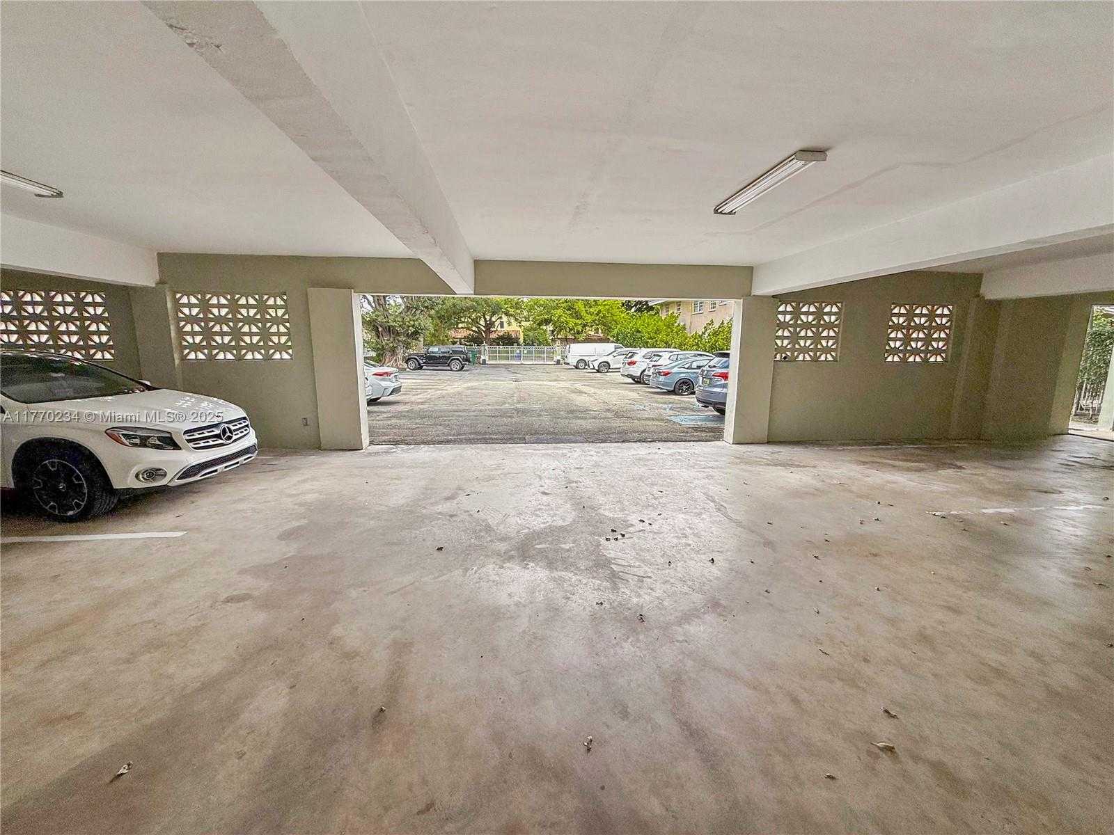 Small Image of 45 ANTILLA AVE #2C, Coral Gables Number 10