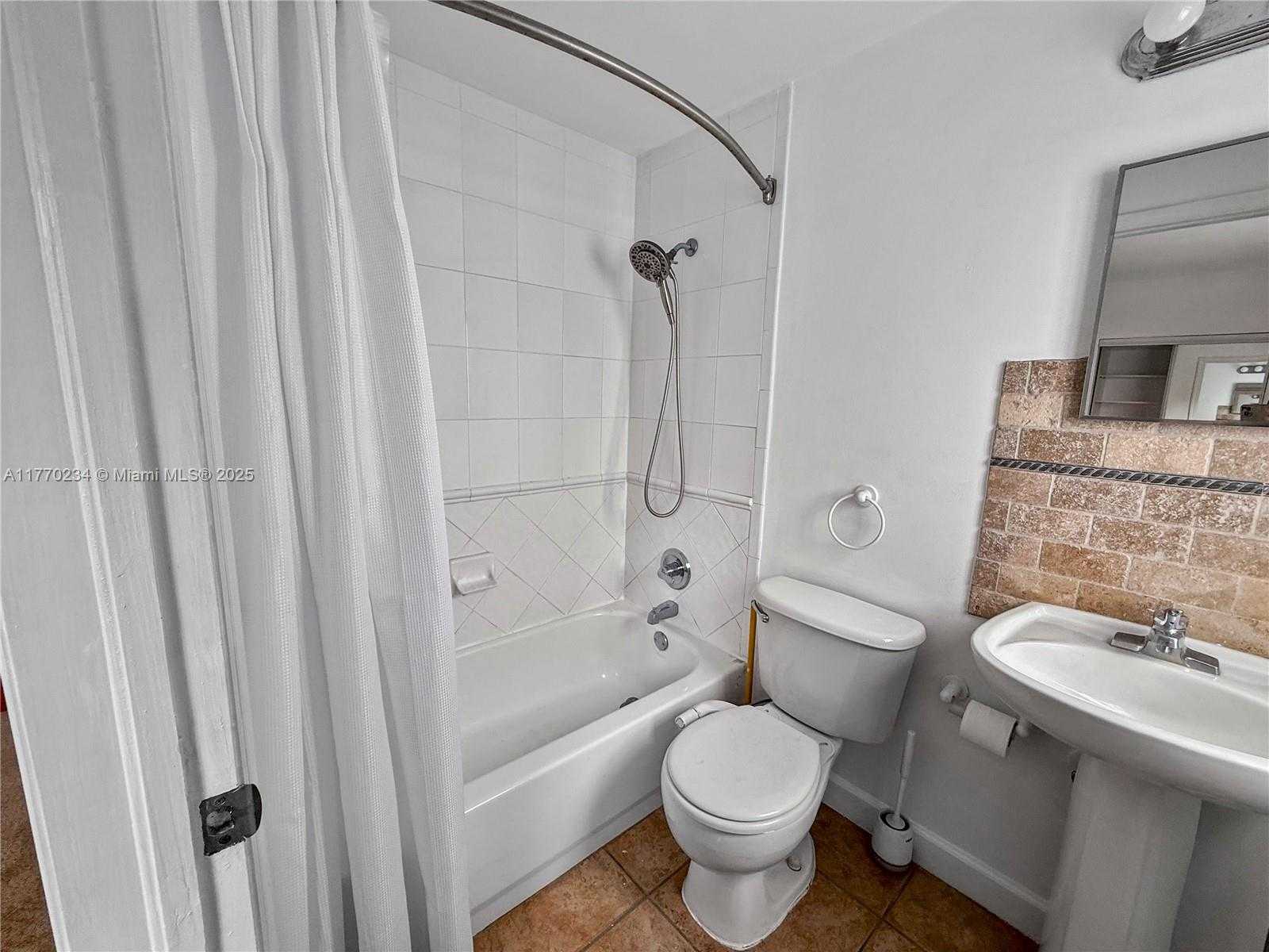 Small Image of 45 ANTILLA AVE #2C, Coral Gables Number 8