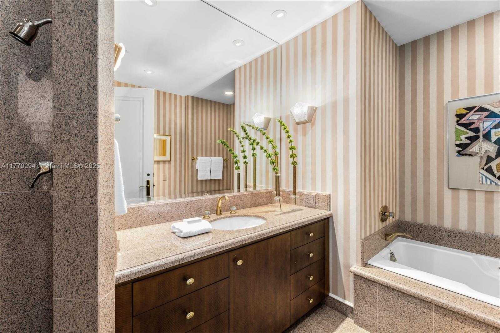 Small Image of 10 EDGEWATER DR #16K, Coral Gables Number 11