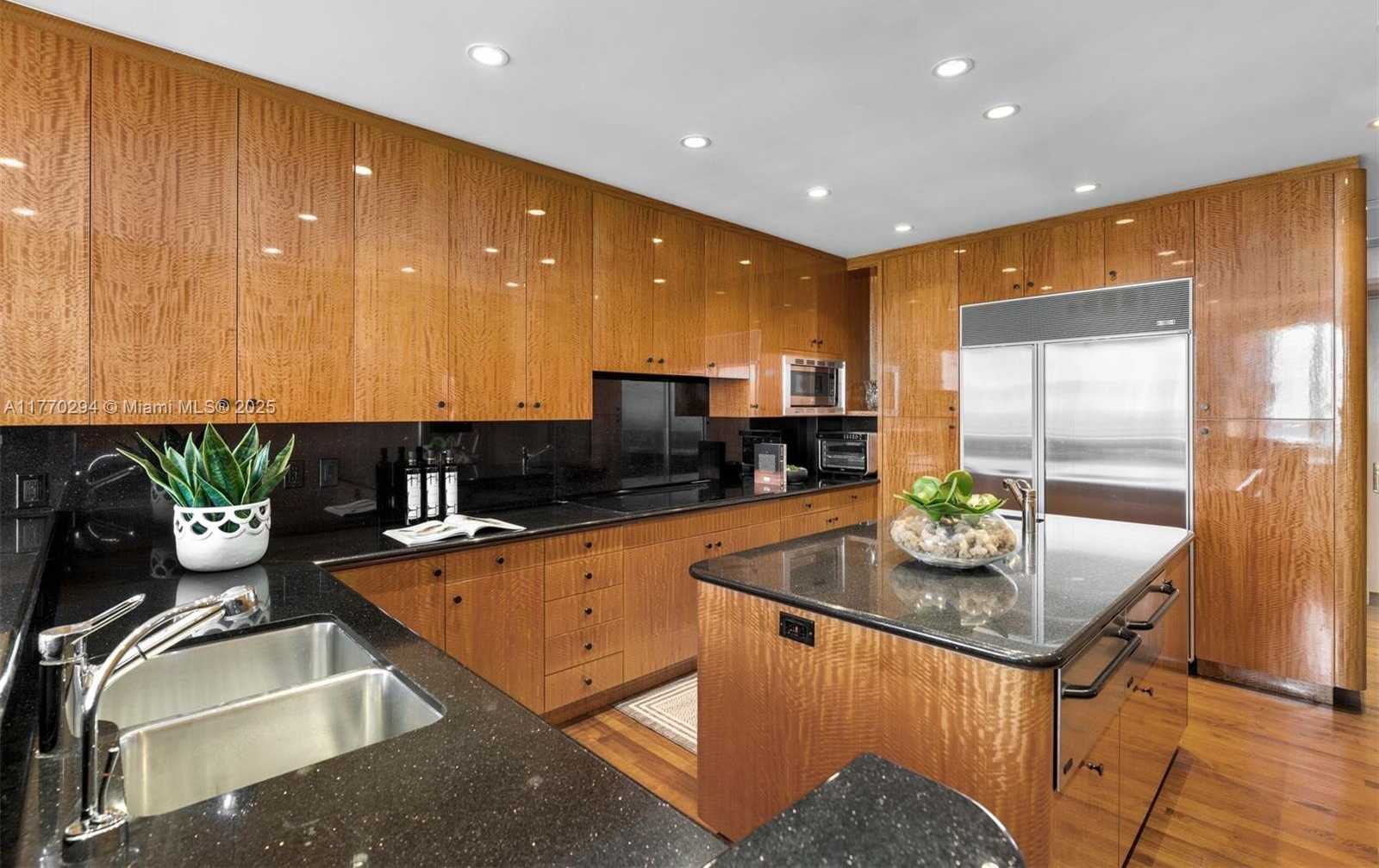 Small Image of 10 EDGEWATER DR #16K, Coral Gables Number 18