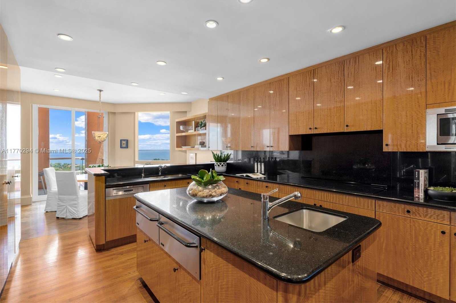 Small Image of 10 EDGEWATER DR #16K, Coral Gables Number 5