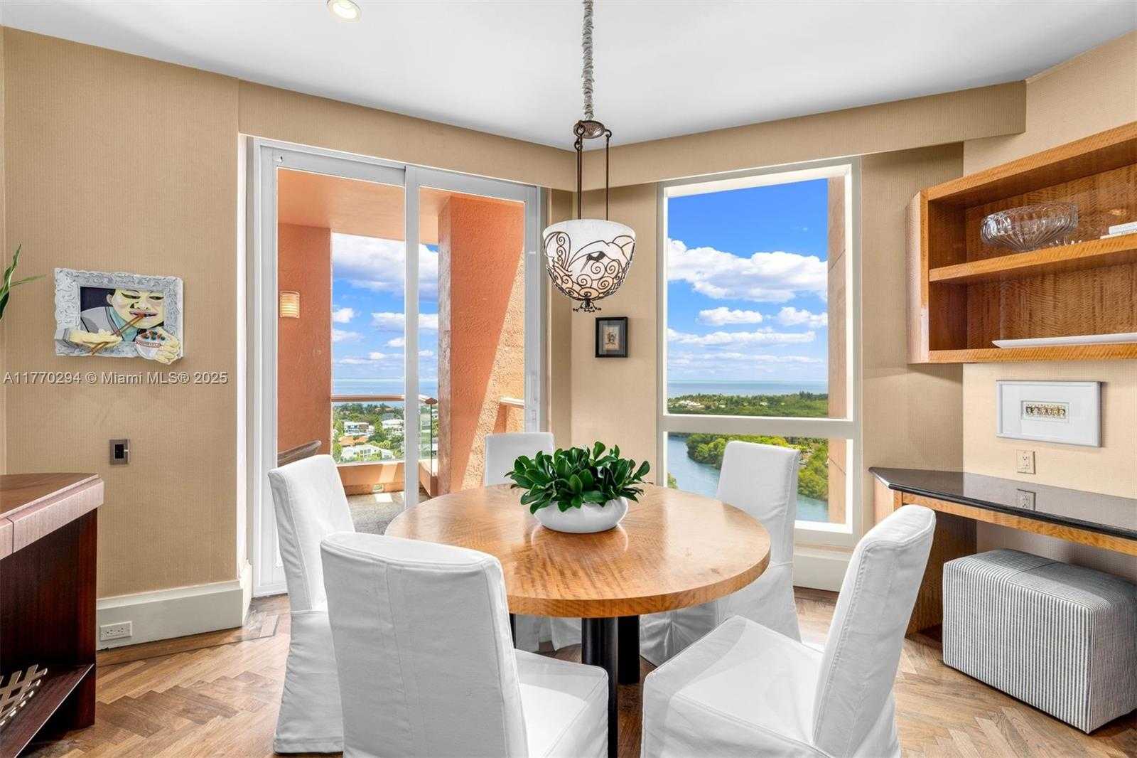 Small Image of 10 EDGEWATER DR #16K, Coral Gables Number 6