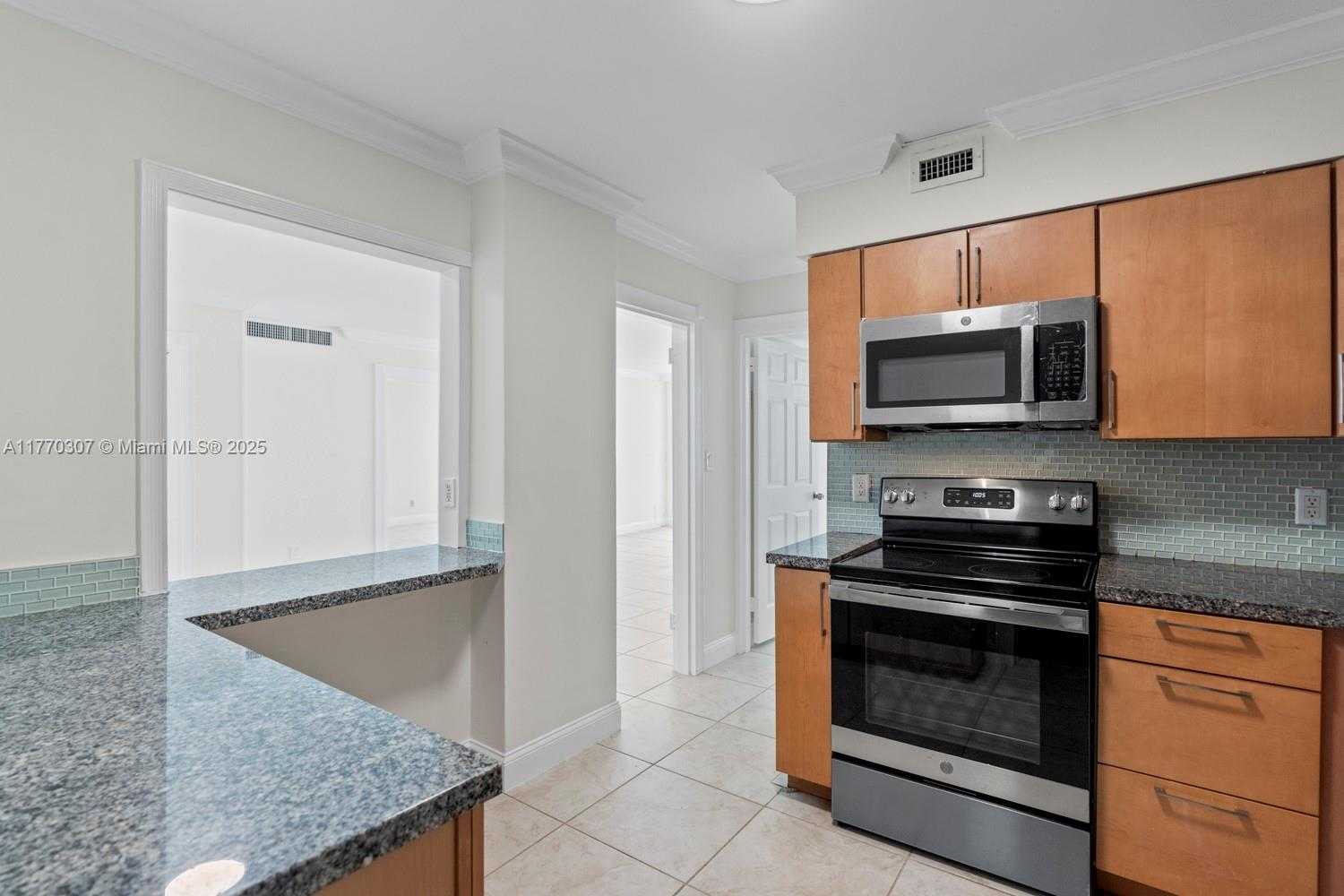 Small Image of 5161 COLLINS AVE #701, Miami Beach Number 11