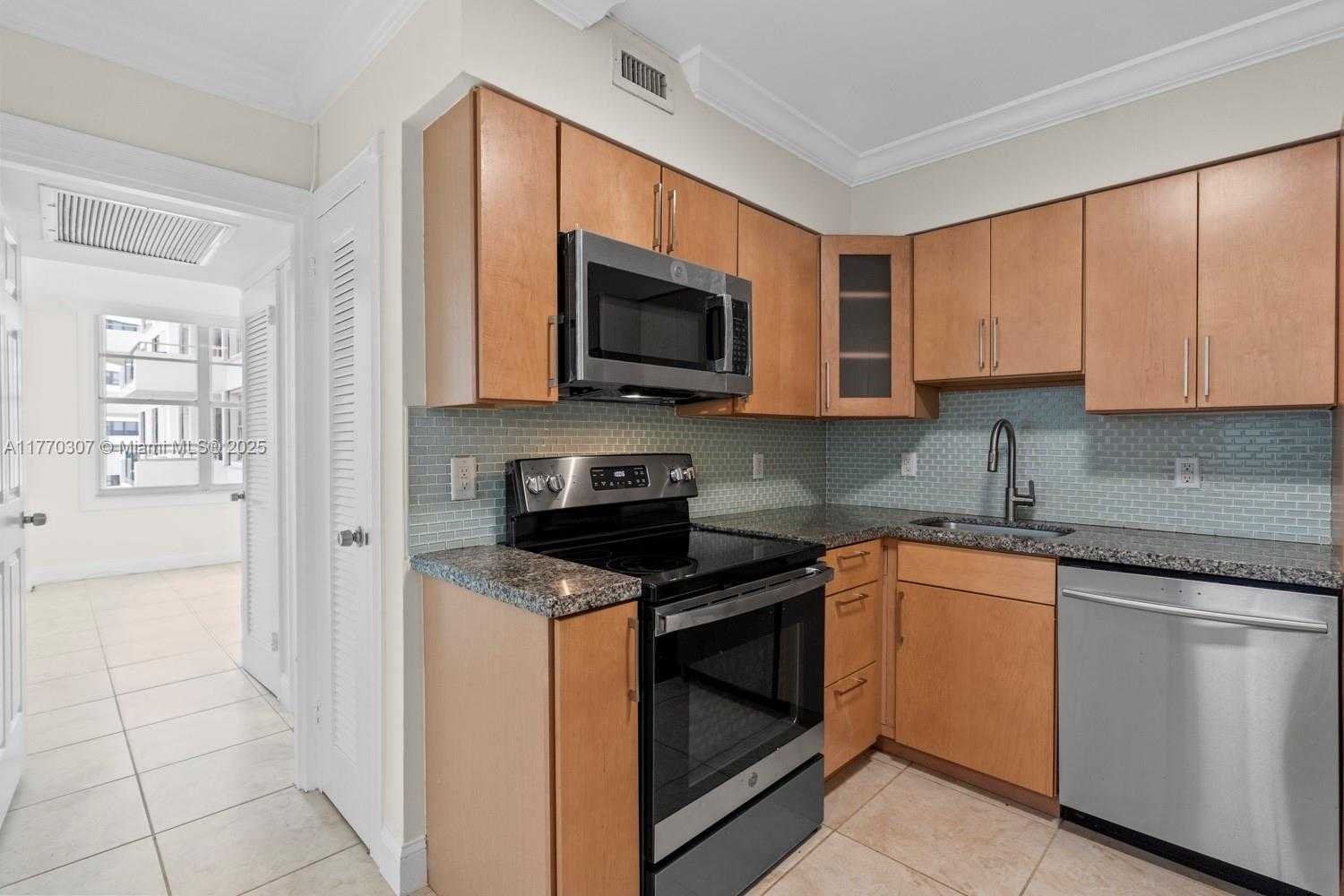 Small Image of 5161 COLLINS AVE #701, Miami Beach Number 14