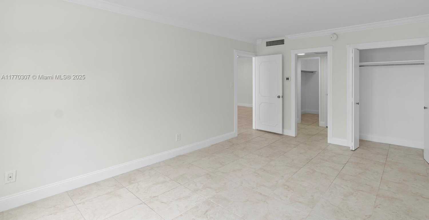 Small Image of 5161 COLLINS AVE #701, Miami Beach Number 24