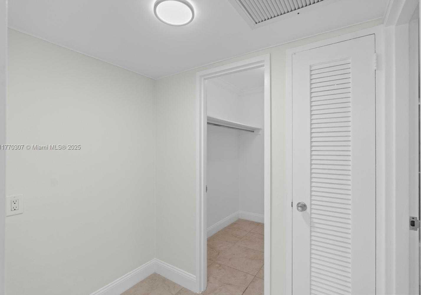 Small Image of 5161 COLLINS AVE #701, Miami Beach Number 25