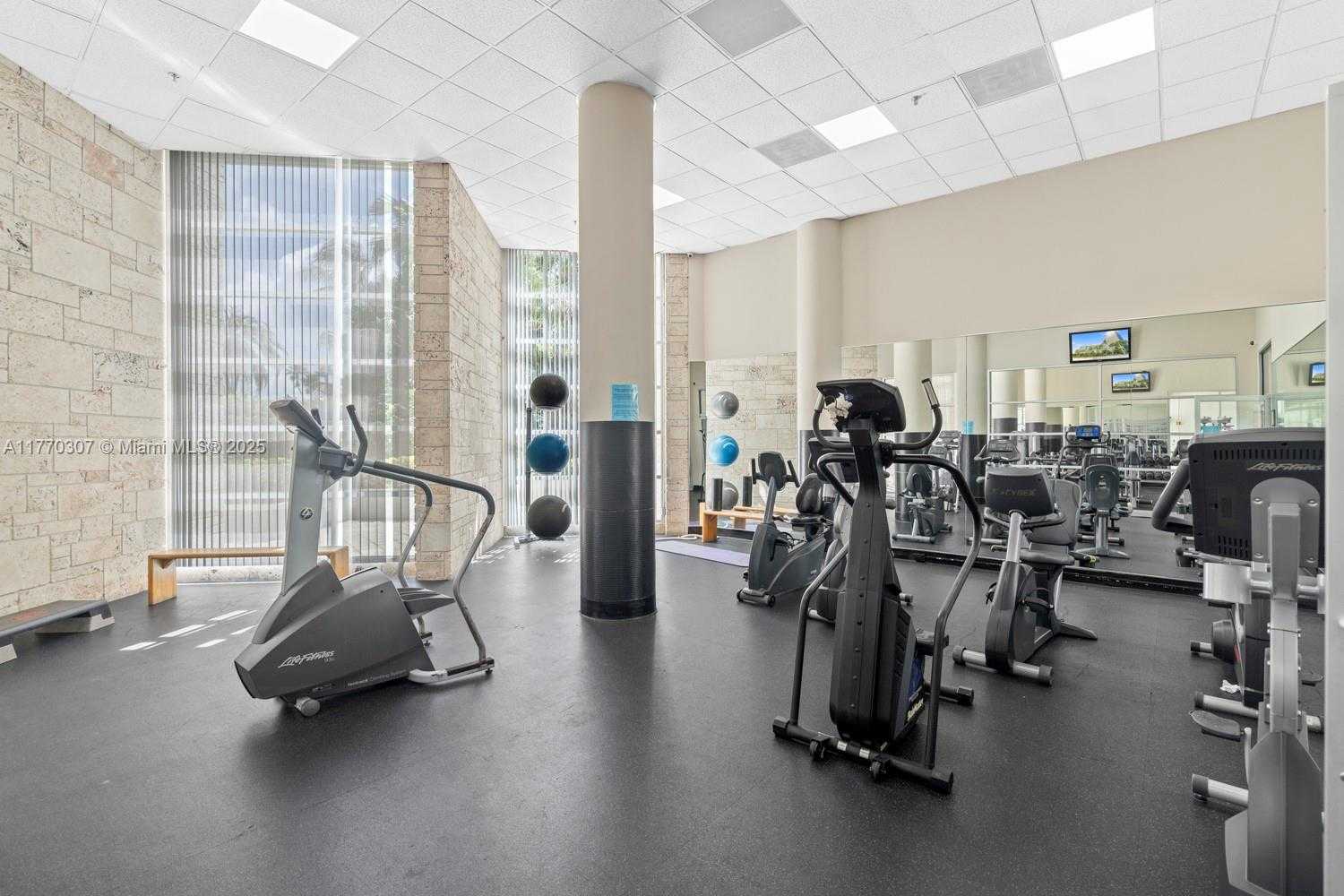 Small Image of 5161 COLLINS AVE #701, Miami Beach Number 37