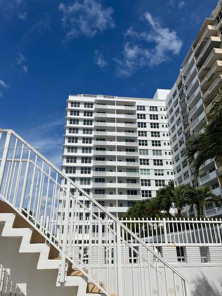 Small Image of 4747 COLLINS AVE #1115, Miami Beach Number 37