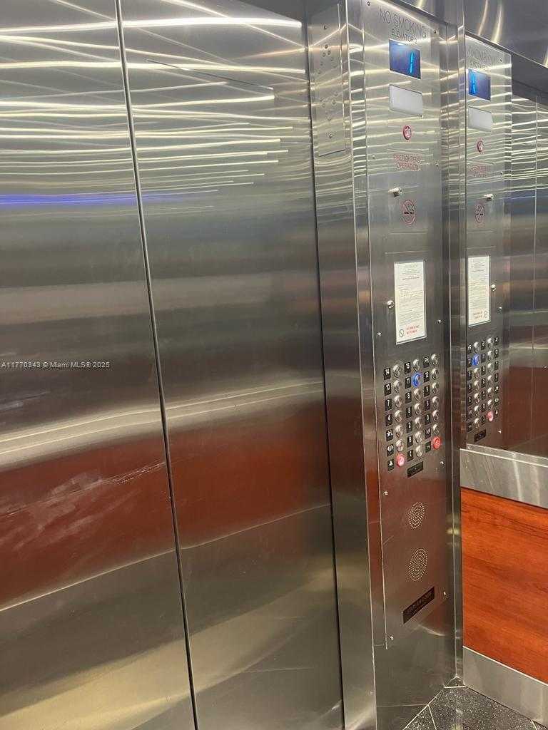Small Image of 4747 COLLINS AVE #1115, Miami Beach Number 8