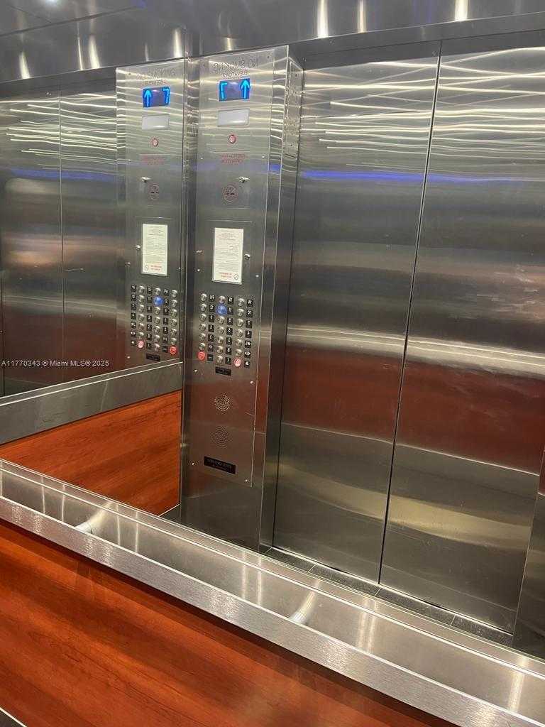 Small Image of 4747 COLLINS AVE #1115, Miami Beach Number 9