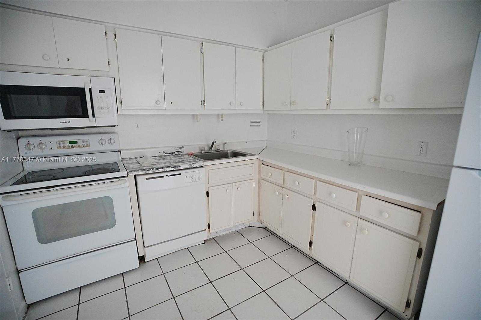Small Image of 1455 NORTH TREASURE DR #1R, North Bay Village Number 10