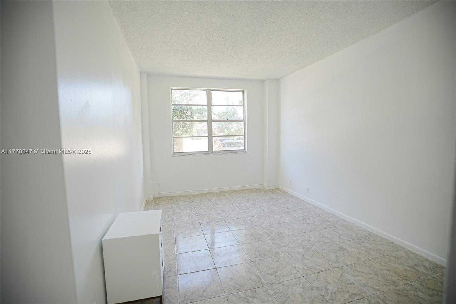 Small Image of 1455 NORTH TREASURE DR #1R, North Bay Village Number 12