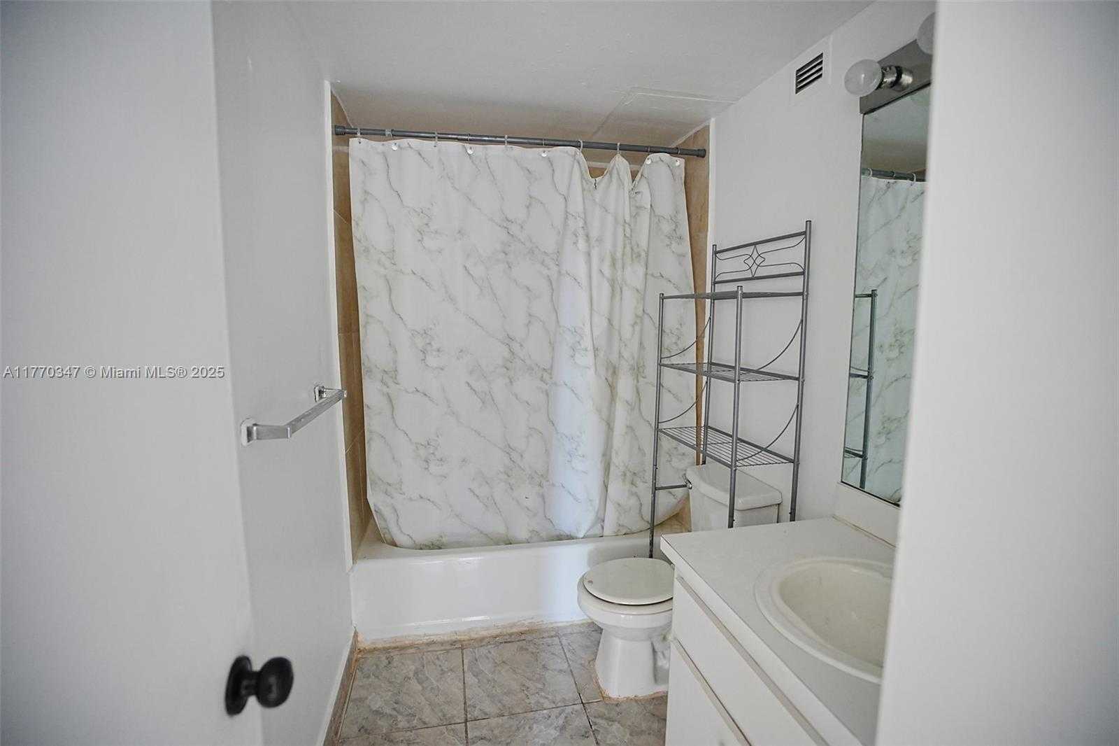 Small Image of 1455 NORTH TREASURE DR #1R, North Bay Village Number 14