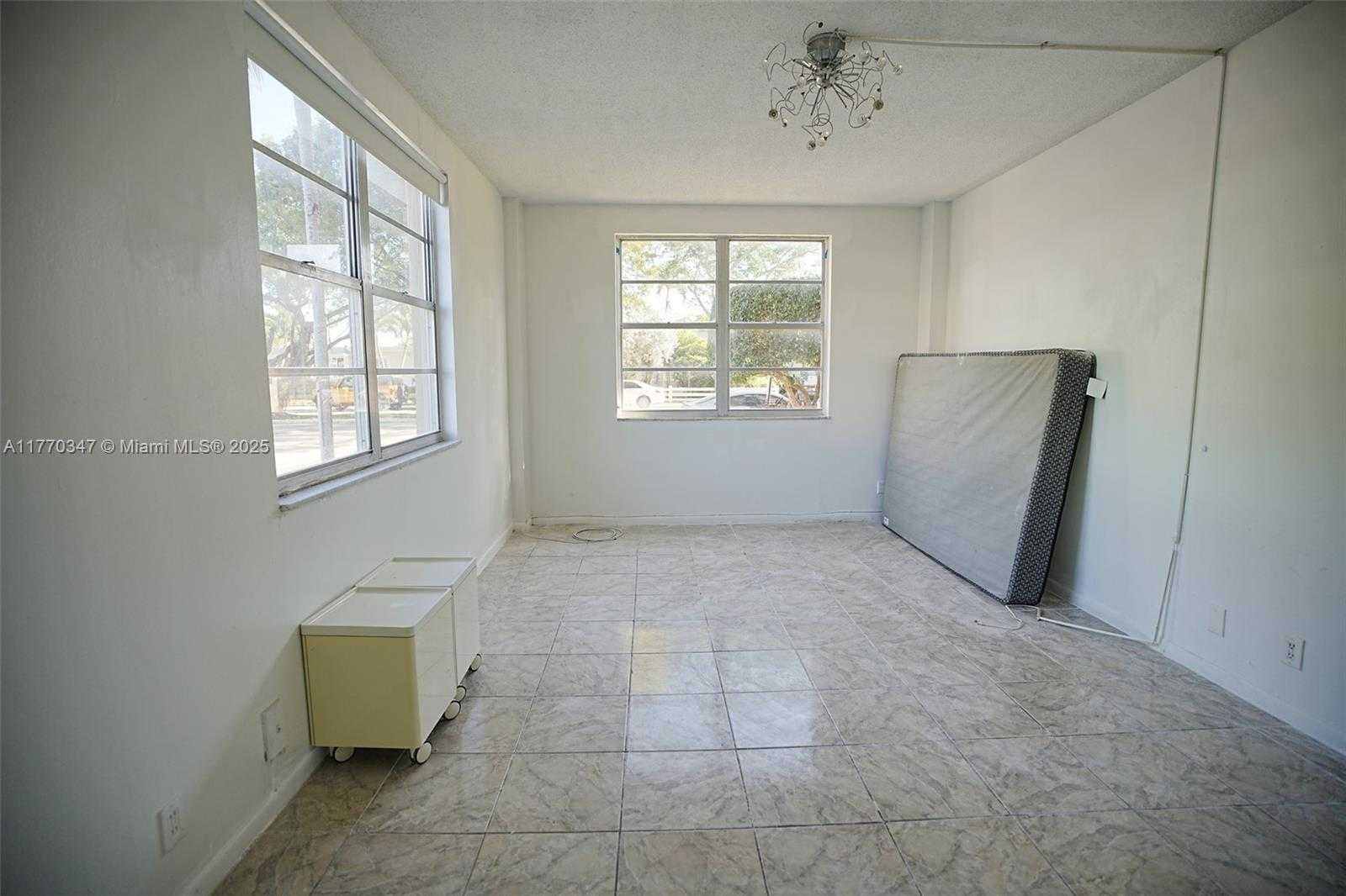 Small Image of 1455 NORTH TREASURE DR #1R, North Bay Village Number 18