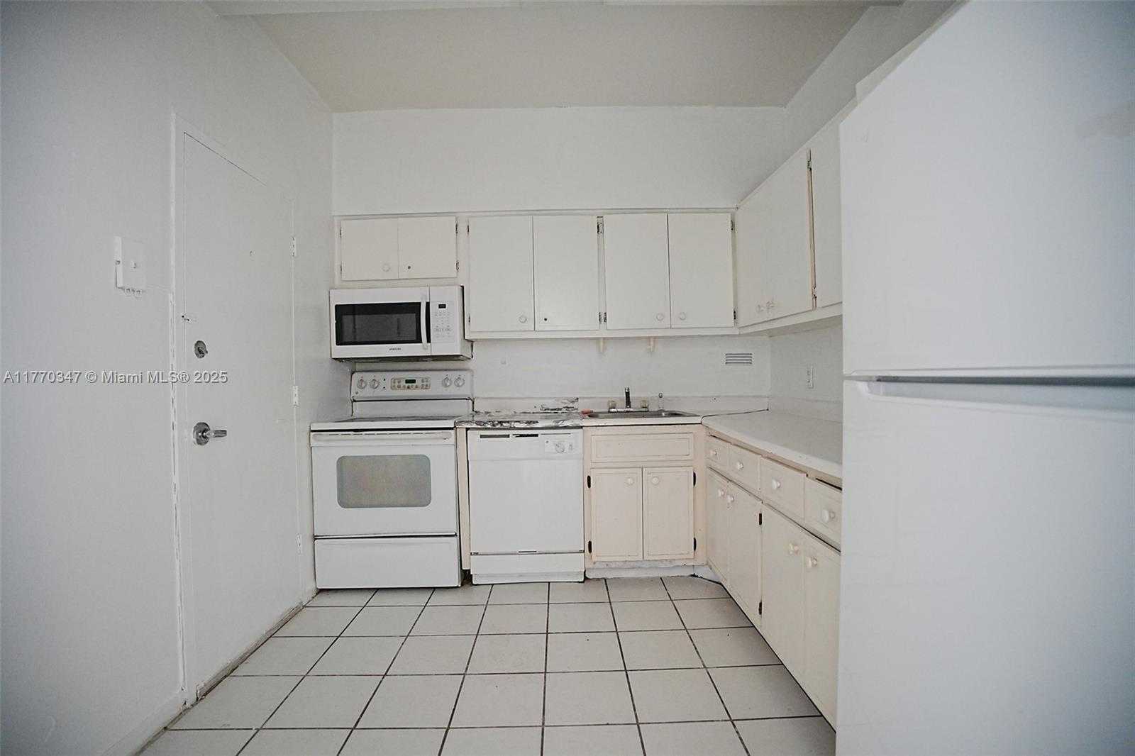 Small Image of 1455 NORTH TREASURE DR #1R, North Bay Village Number 5