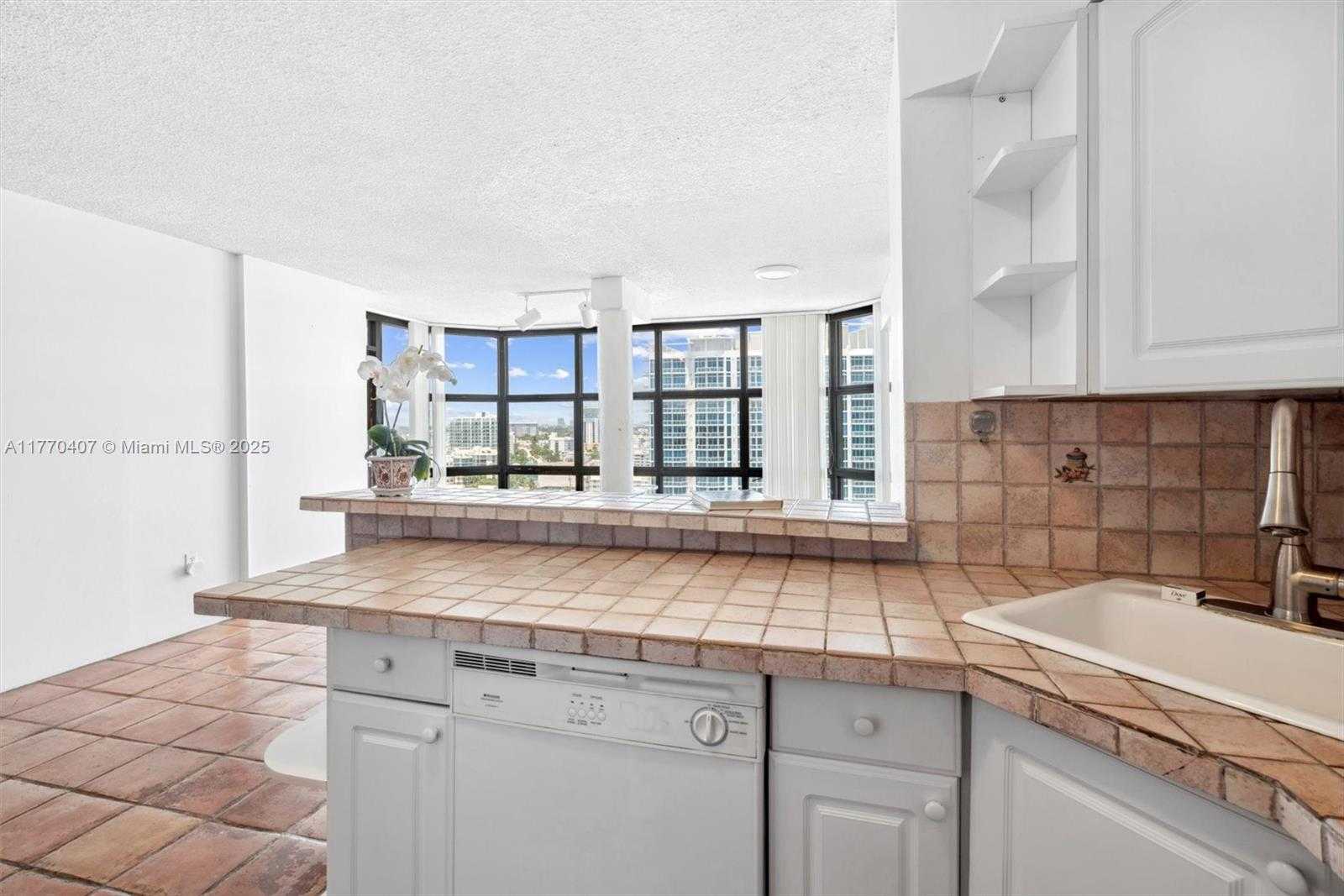 Small Image of 6423 COLLINS AVE #1607, Miami Beach Number 10