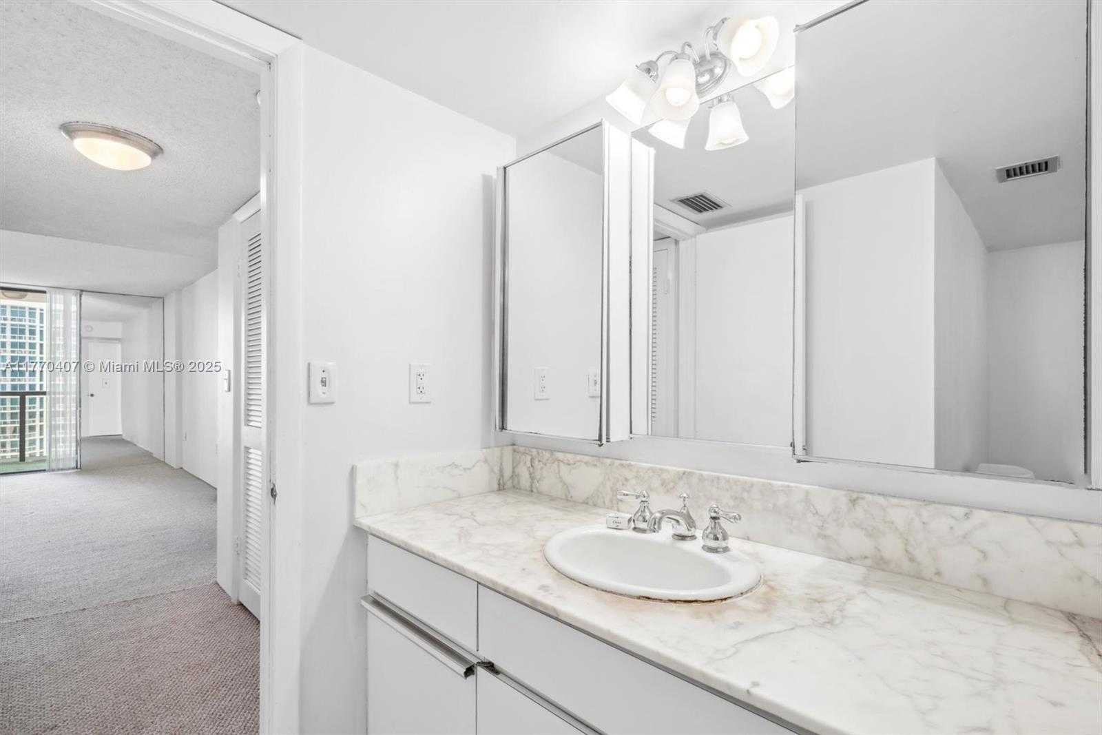 Small Image of 6423 COLLINS AVE #1607, Miami Beach Number 11