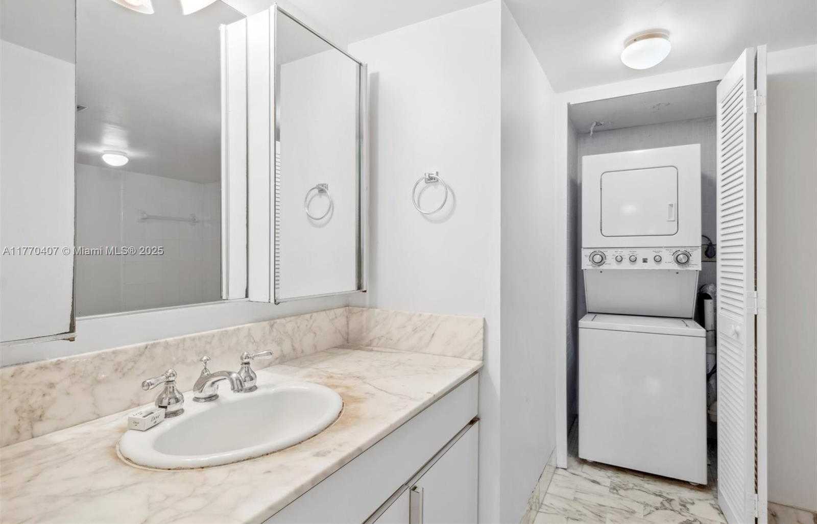 Small Image of 6423 COLLINS AVE #1607, Miami Beach Number 12