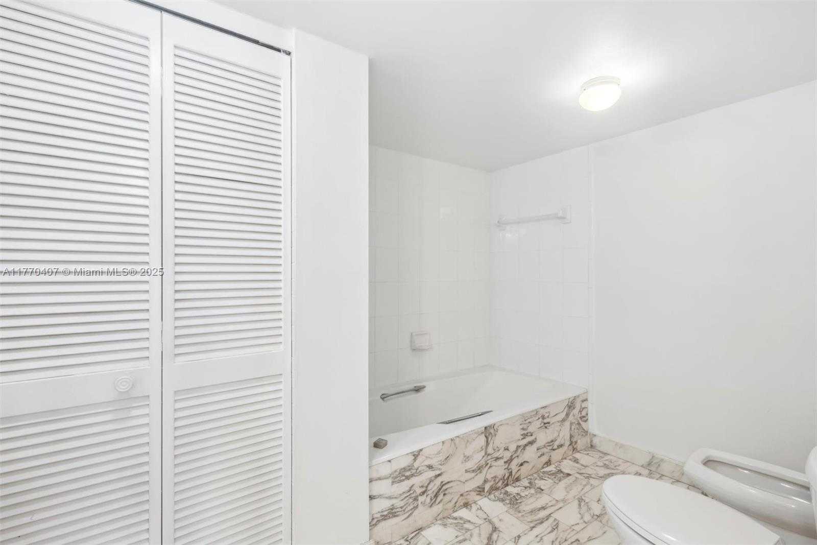 Small Image of 6423 COLLINS AVE #1607, Miami Beach Number 16