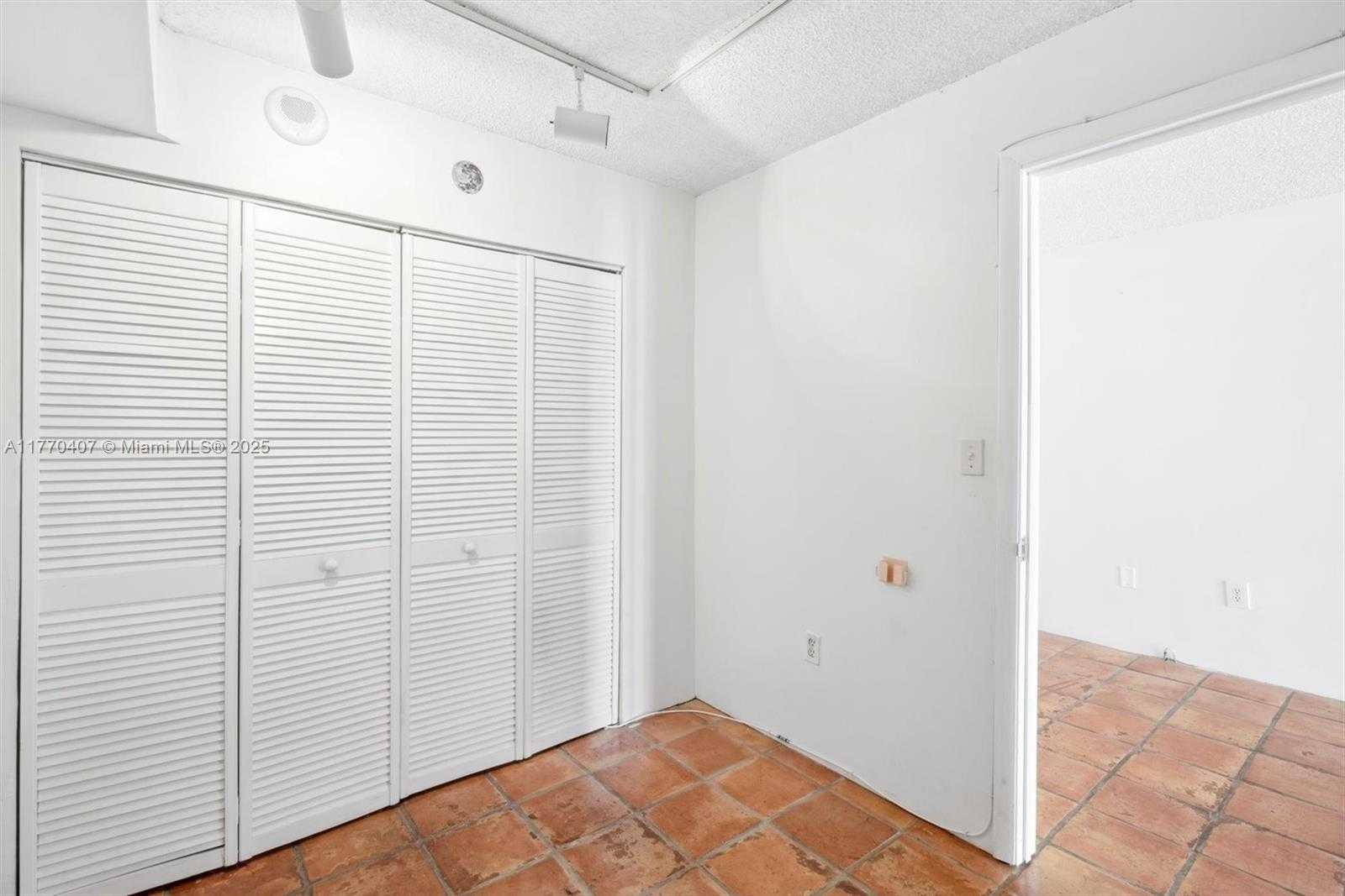 Small Image of 6423 COLLINS AVE #1607, Miami Beach Number 18