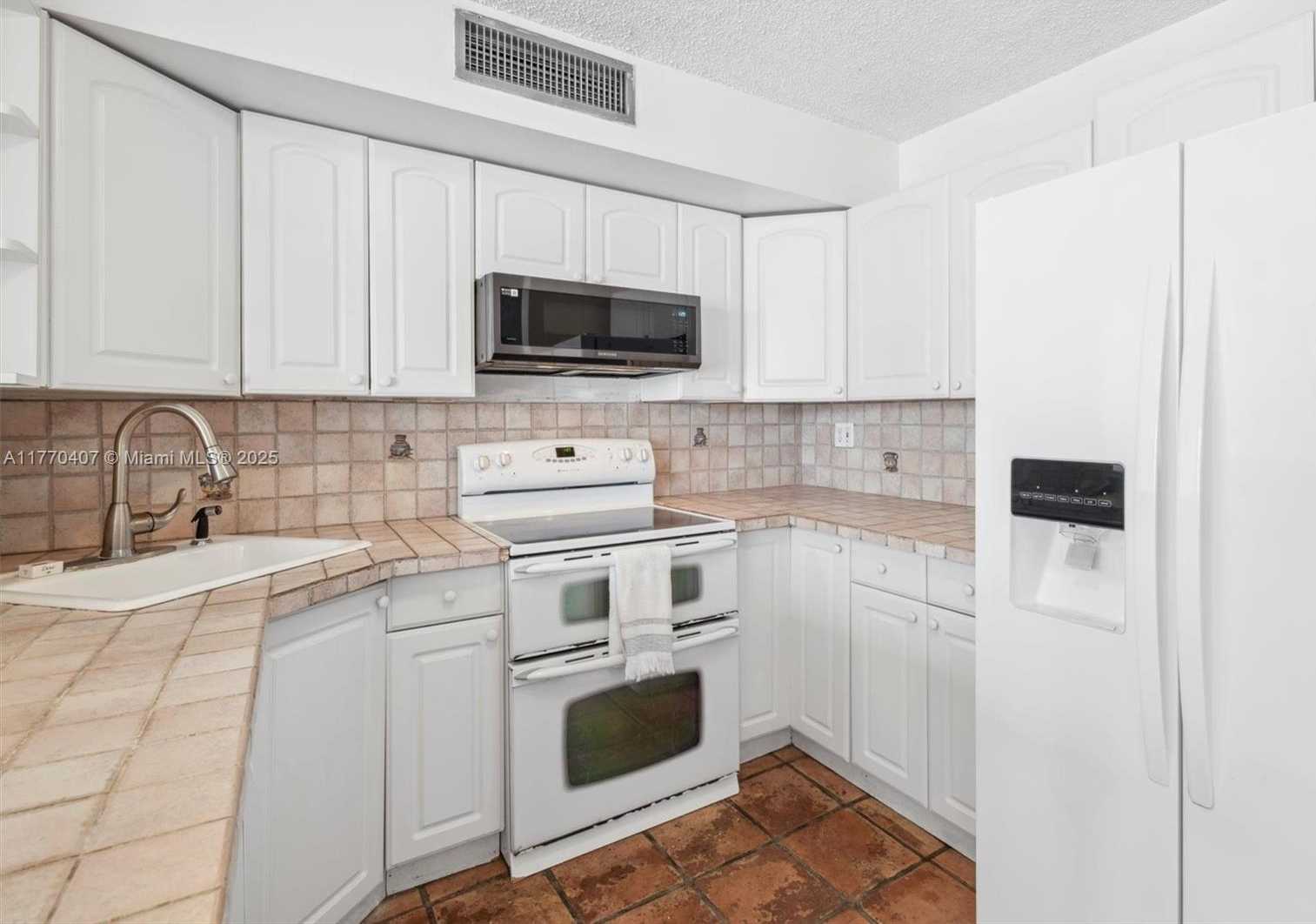 Small Image of 6423 COLLINS AVE #1607, Miami Beach Number 45