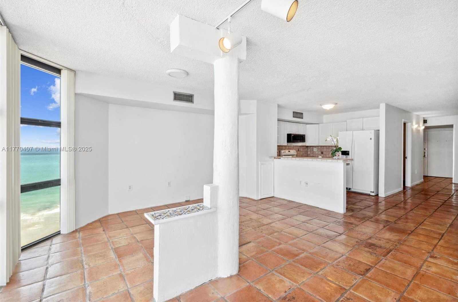 Small Image of 6423 COLLINS AVE #1607, Miami Beach Number 5