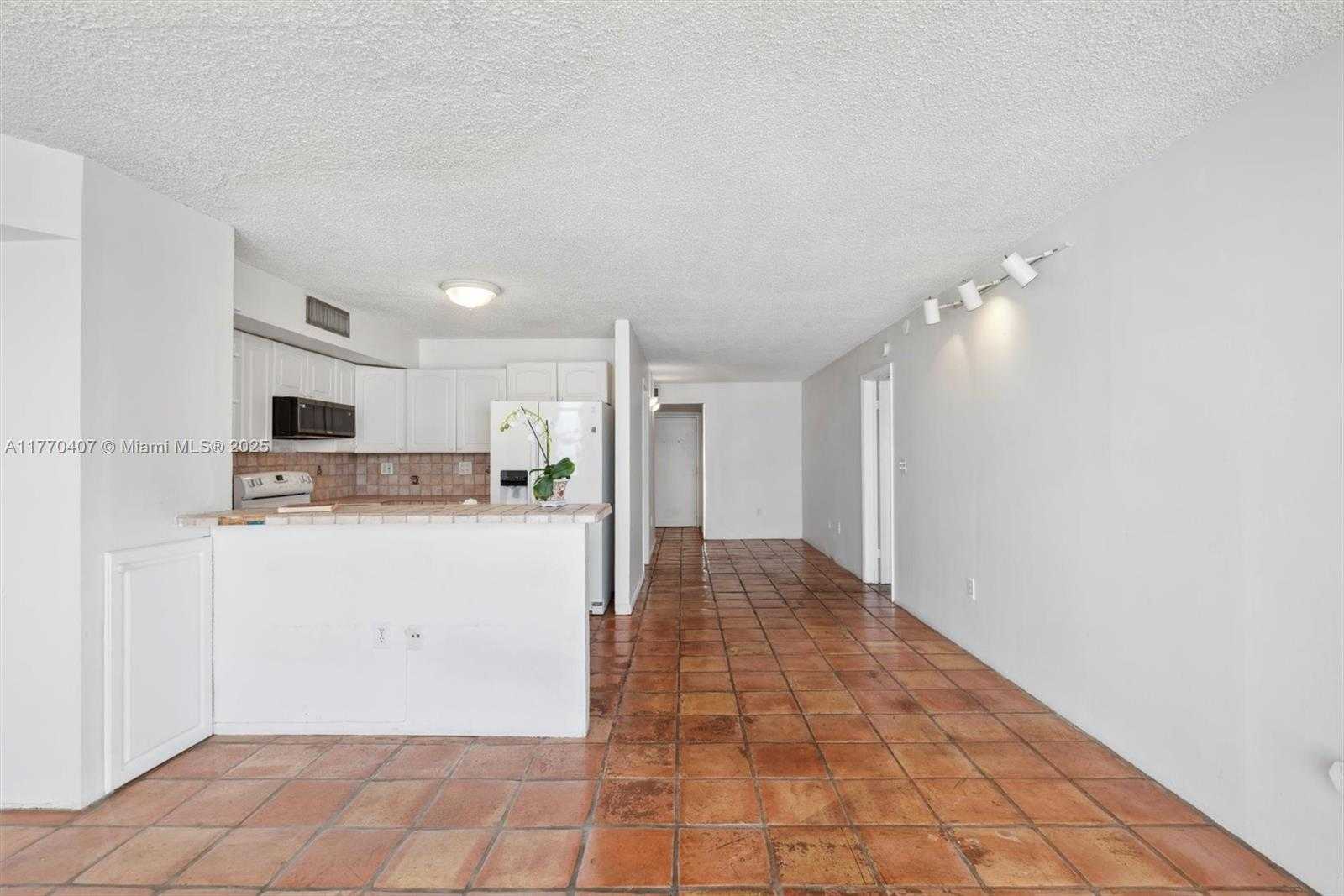 Small Image of 6423 COLLINS AVE #1607, Miami Beach Number 7