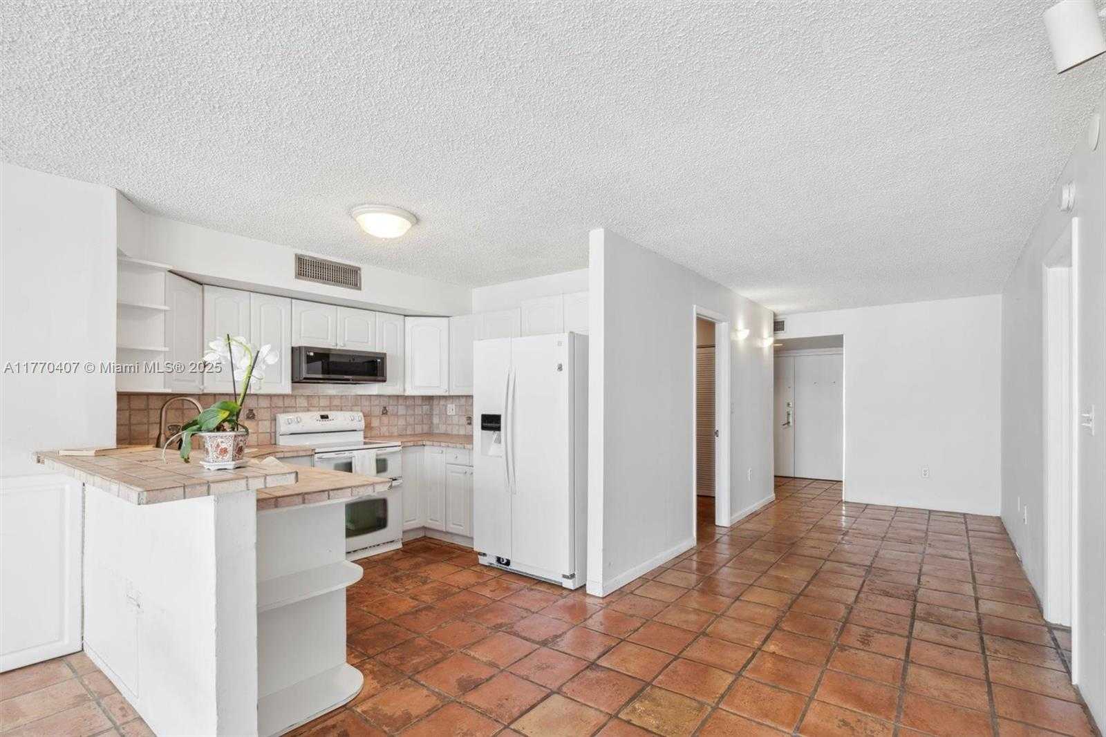 Small Image of 6423 COLLINS AVE #1607, Miami Beach Number 8