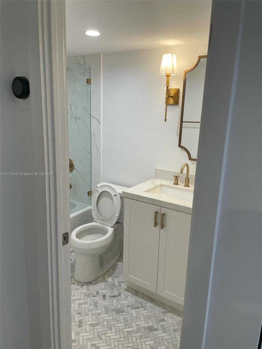 Small Image of 100 EDGEWATER DR #101, Coral Gables Number 10