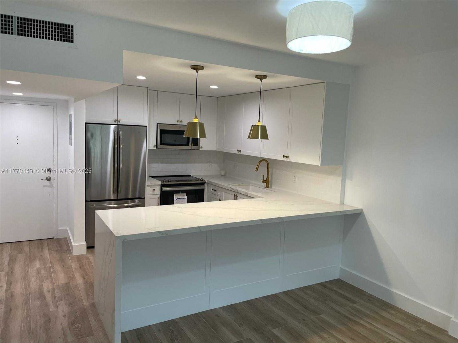 Small Image of 100 EDGEWATER DR #101, Coral Gables Number 2