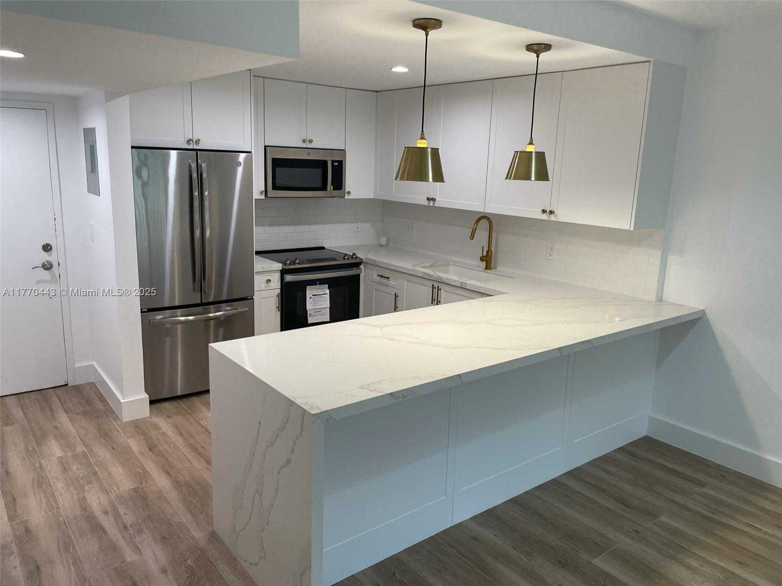 Small Image of 100 EDGEWATER DR #101, Coral Gables Number 3