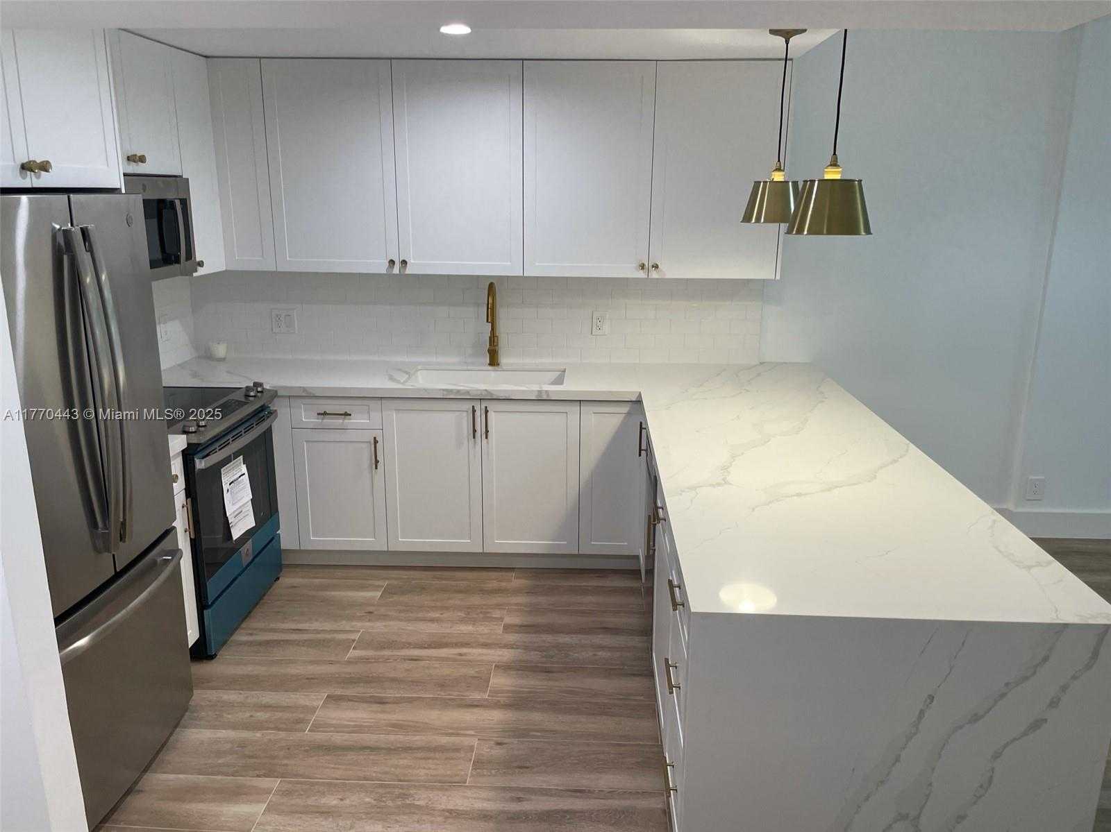 Small Image of 100 EDGEWATER DR #101, Coral Gables Number 4