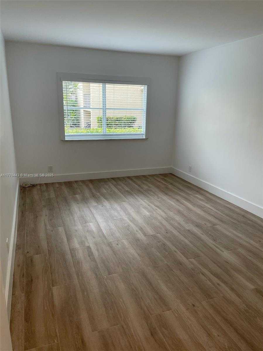 Small Image of 100 EDGEWATER DR #101, Coral Gables Number 5