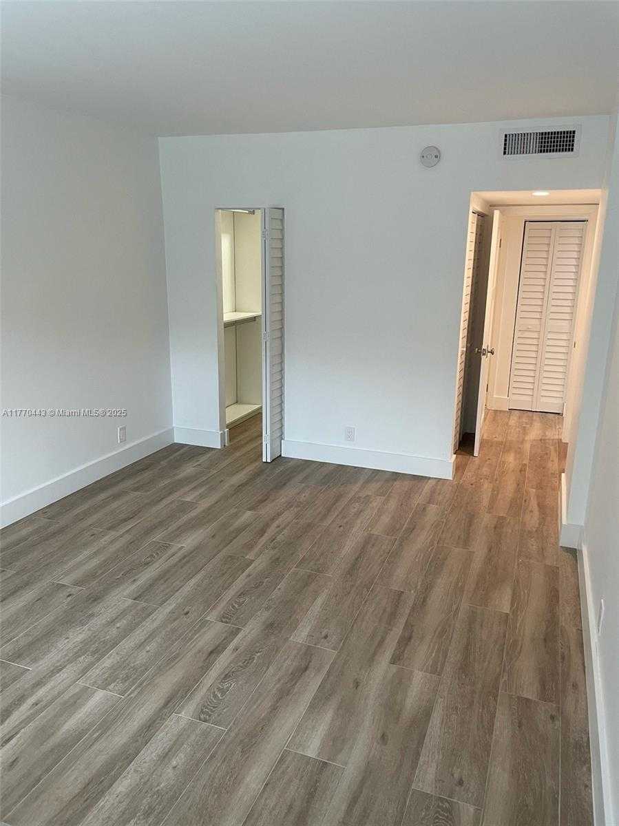 Small Image of 100 EDGEWATER DR #101, Coral Gables Number 6